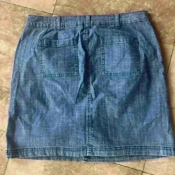 Karen Scott Skort good condition embroidered 8P. Denim. 2 pockets front and back - Picture 4 of 4